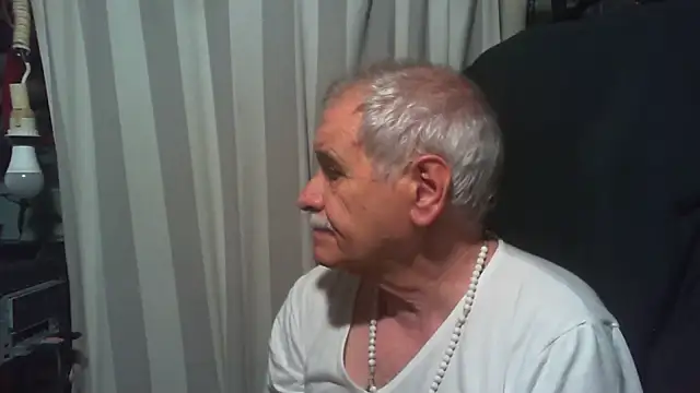 Snapshot of nonnomaturobisex chatting on 05-21-26, 08:44 nonnomaturobisex online show from 05-21-26, 08:44