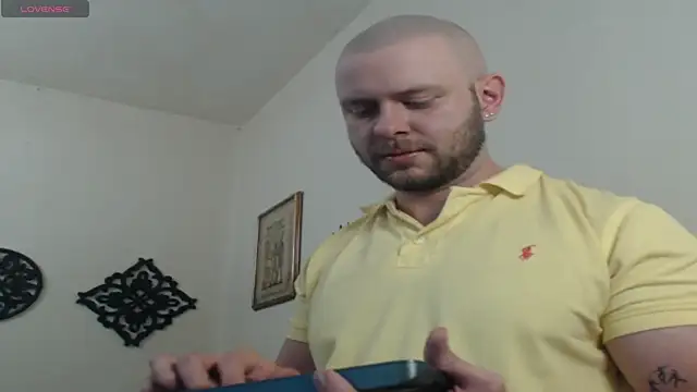 Snapshot of TONY_WHITE_7 chatting on 04-29-26, 01:21 TONY WHITE 7 online show from 04-29-26, 01:21