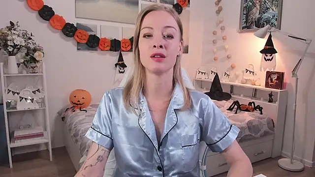 MissRightX online show from 10-27-25, 10:05