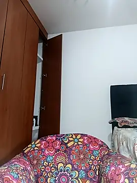 Snapshot of Van3orgasm4me chatting on 09-24-25, 02:45 Van3orgasm4me online show from 09-24-25, 02:45