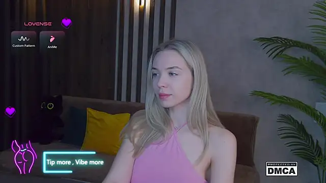 Snapshot of Holl1Would chatting on 03-04-25, 03:55 Holl1Would online show from 03-04-25, 03:55