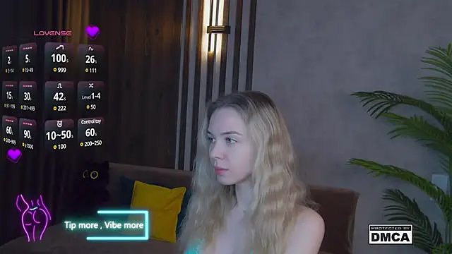 Snapshot of Holl1Would chatting on 03-02-25, 03:34 Holl1Would online show from 03-02-25, 03:34