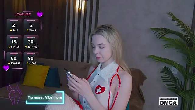 Snapshot of Holl1Would chatting on 03-14-25, 03:48 Holl1Would online show from 03-14-25, 03:48