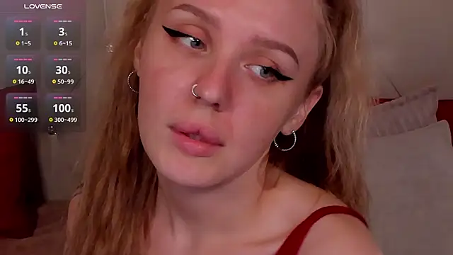 Snapshot of LianaFord chatting on 03-23-25, 01:31 LianaFord online show from 03-23-25, 01:31