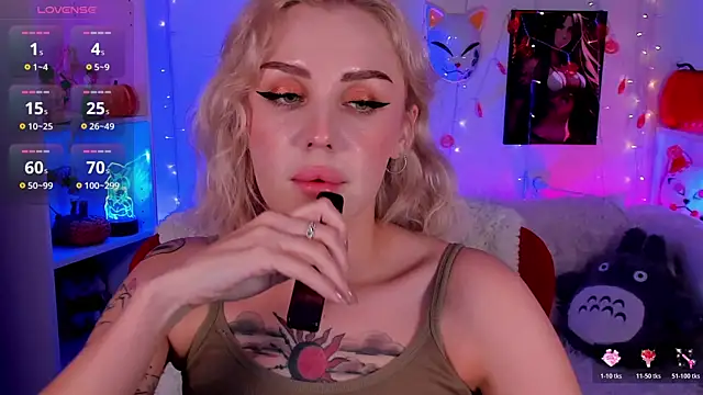 Snapshot of LianaFord chatting on 10-21-25, 07:35 LianaFord online show from 10-21-25, 07:35