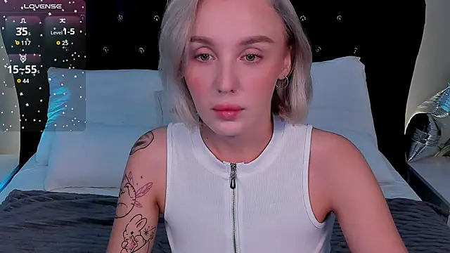 Snapshot of LianaFord chatting on 09-11-25, 12:32 LianaFord online show from 09-11-25, 12:32