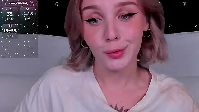 Snapshot of LianaFord chatting on 09-15-25, 07:14 LianaFord online show from 09-15-25, 07:14