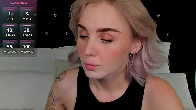 Snapshot of LianaFord chatting on 10-05-25, 08:32 LianaFord online show from 10-05-25, 08:32