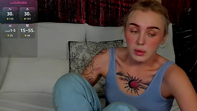 Snapshot of LianaFord chatting on 10-25-25, 07:58 LianaFord online show from 10-25-25, 07:58