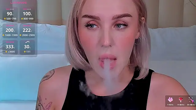 Snapshot of LianaFord chatting on 10-13-25, 10:43 LianaFord online show from 10-13-25, 10:43