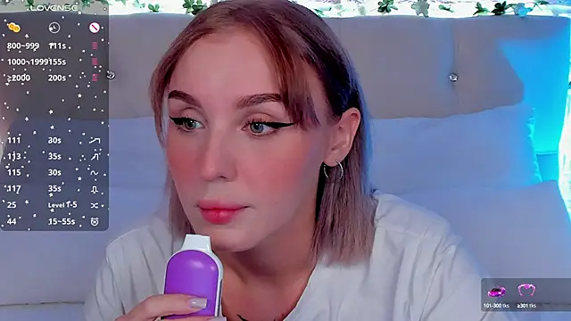 Snapshot of LianaFord chatting on 09-23-25, 08:49 LianaFord online show from 09-23-25, 08:49