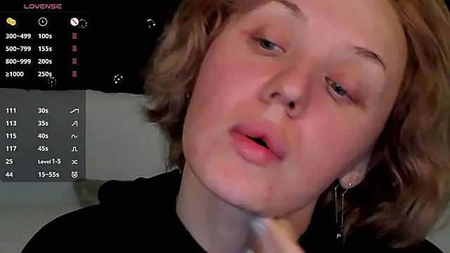 Snapshot of LianaFord chatting on 12-17-25, 10:04 LianaFord online show from 12-17-25, 10:04