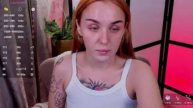 Snapshot of LianaFord chatting on 11-13-25, 07:45 LianaFord online show from 11-13-25, 07:45