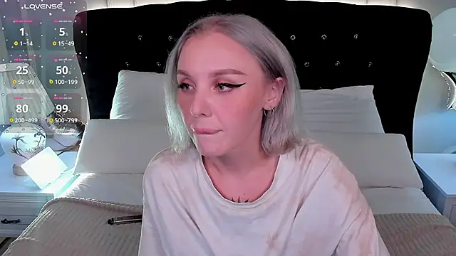 Snapshot of LianaFord chatting on 09-09-25, 07:45 LianaFord online show from 09-09-25, 07:45