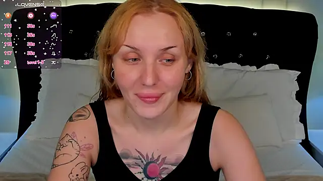 Snapshot of LianaFord chatting on 11-22-25, 09:02 LianaFord online show from 11-22-25, 09:02