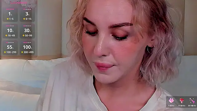 Snapshot of LianaFord chatting on 10-12-25, 11:06 LianaFord online show from 10-12-25, 11:06