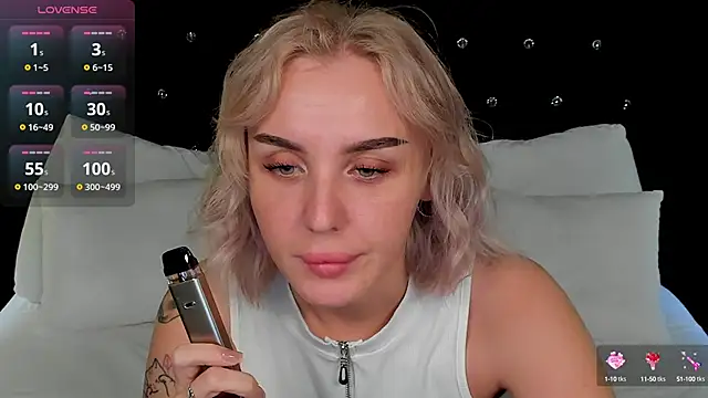 Snapshot of LianaFord chatting on 10-11-25, 10:55 LianaFord online show from 10-11-25, 10:55