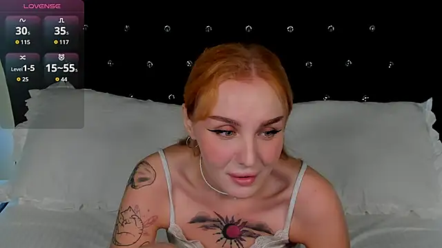 Snapshot of LianaFord chatting on 11-17-25, 10:58 LianaFord online show from 11-17-25, 10:58