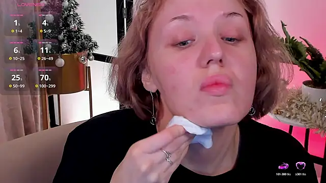 Snapshot of LianaFord chatting on 12-16-25, 11:20 LianaFord online show from 12-16-25, 11:20