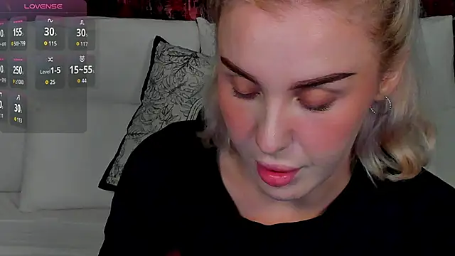 Snapshot of LianaFord chatting on 10-24-25, 11:48 LianaFord online show from 10-24-25, 11:48