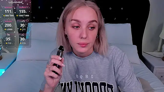 Snapshot of LianaFord chatting on 09-19-25, 05:50 LianaFord online show from 09-19-25, 05:50