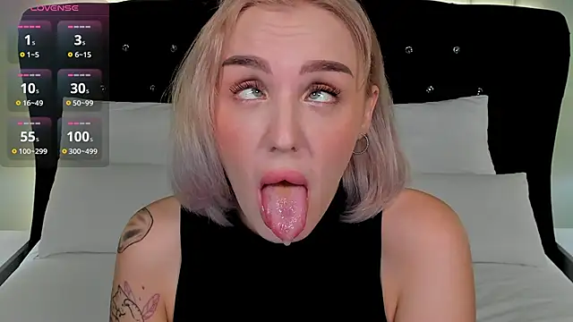 Snapshot of LianaFord chatting on 10-06-25, 10:21 LianaFord online show from 10-06-25, 10:21