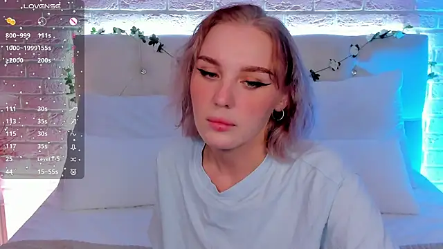 Snapshot of LianaFord chatting on 09-24-25, 04:24 LianaFord online show from 09-24-25, 04:24