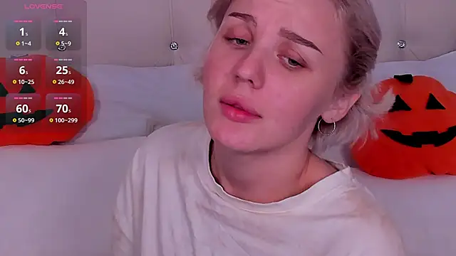 Snapshot of LianaFord chatting on 10-27-25, 10:11 LianaFord online show from 10-27-25, 10:11