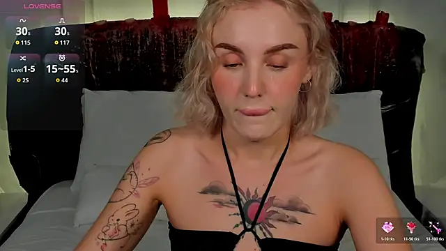 Snapshot of LianaFord chatting on 10-18-25, 08:55 LianaFord online show from 10-18-25, 08:55