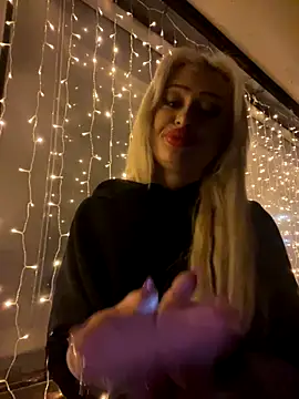 Snapshot of JennaLinn chatting on 10-16-25, 10:51 JennaLinn online show from 10-16-25, 10:51