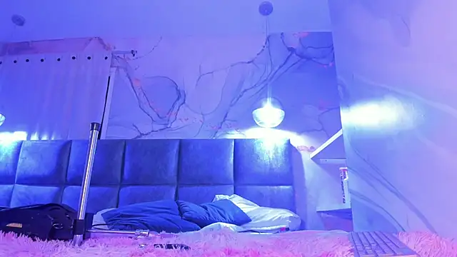 AntonellaRossi online show from 12-13-25, 08:04