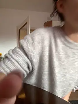 Snapshot of Zeyna1 chatting on 10-11-25, 01:23 Zeyna1 online show from 10-11-25, 01:23