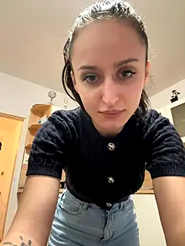 Snapshot of Zeyna1 chatting on 10-15-25, 04:04 Zeyna1 online show from 10-15-25, 04:04