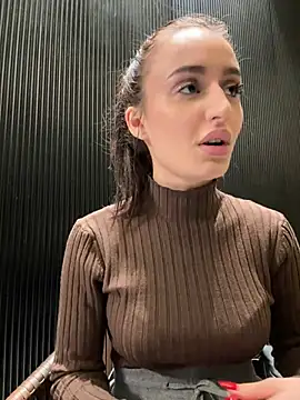 Snapshot of Zeyna1 chatting on 01-04-25, 12:16 Zeyna1 online show from 01-04-25, 12:16