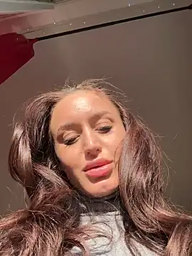 Snapshot of Zeyna1 chatting on 03-18-25, 03:55 Zeyna1 online show from 03-18-25, 03:55