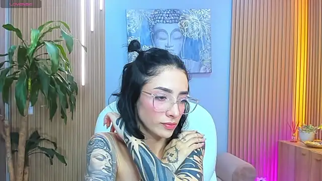Snapshot of barbie_scoth_ chatting on 05-09-26, 01:31 barbie scoth online show from 05-09-26, 01:31