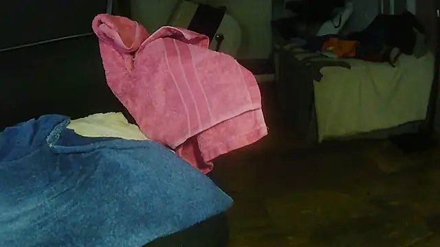 Snapshot of suedel65 chatting on 06-20-26, 02:44 suedel65 online show from 06-20-26, 02:44