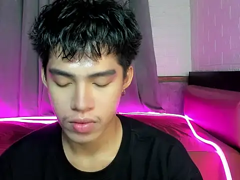 Snapshot of Lightjt04 chatting on 10-06-25, 07:36 Lightjt04 online show from 10-06-25, 07:36