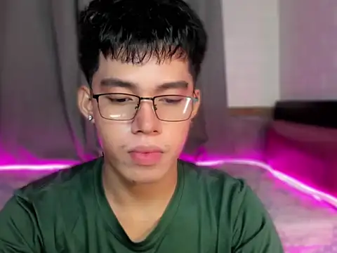 Snapshot of Lightjt04 chatting on 09-18-25, 07:06 Lightjt04 online show from 09-18-25, 07:06