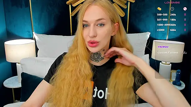 Snapshot of SarahLust chatting on 05-17-26, 12:16 SarahLust online show from 05-17-26, 12:16