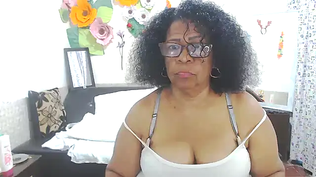 Snapshot of Yayis-hot-sexyw chatting on 02-25-25, 10:42 Yayis-hot-sexyw online show from 02-25-25, 10:42