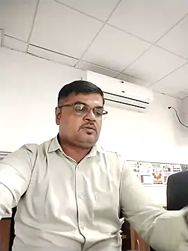Snapshot of Desi_Londa_143 chatting on 09-18-25, 08:50 Desi Londa 143 online show from 09-18-25, 08:50