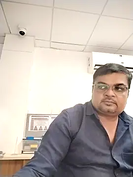 Snapshot of Desi_Londa_143 chatting on 09-10-25, 12:15 Desi Londa 143 online show from 09-10-25, 12:15