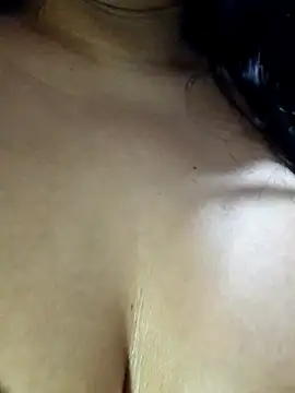 S Mia online show from 02-05-25, 04:03