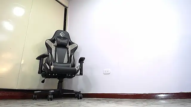 S Mia online show from 01-27-25, 03:58