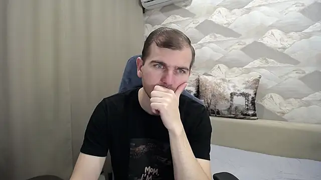 Snapshot of SerzhKorol1 chatting on 11-14-25, 04:49 SerzhKorol1 online show from 11-14-25, 04:49