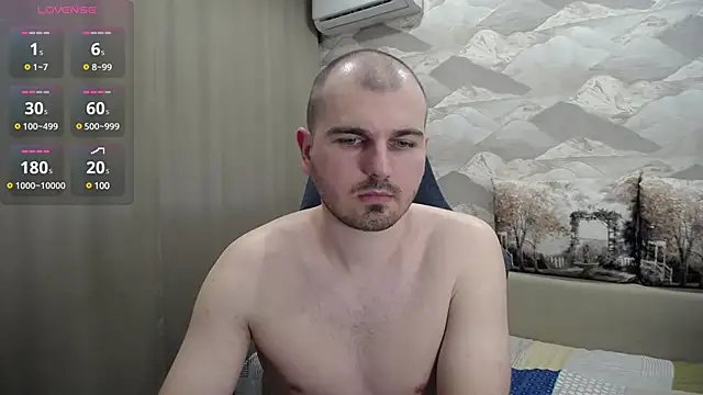 Snapshot of SerzhKorol1 chatting on 03-21-25, 09:45 SerzhKorol1 online show from 03-21-25, 09:45