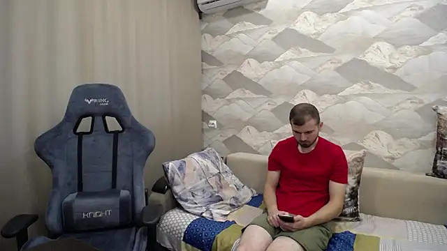 Snapshot of SerzhKorol1 chatting on 09-27-25, 01:06 SerzhKorol1 online show from 09-27-25, 01:06
