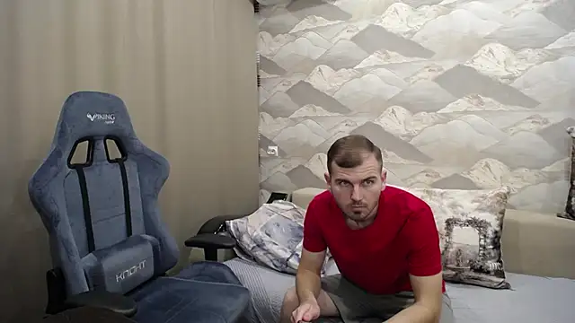 Snapshot of SerzhKorol1 chatting on 10-15-25, 11:18 SerzhKorol1 online show from 10-15-25, 11:18