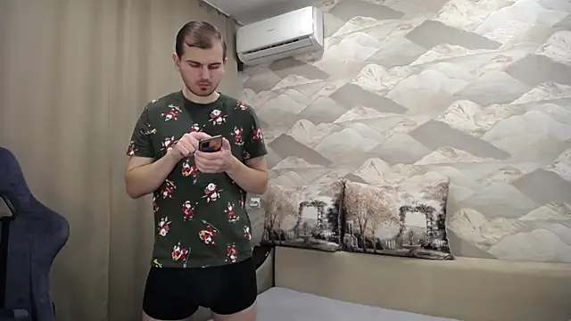 Snapshot of SerzhKorol1 chatting on 11-30-25, 07:31 SerzhKorol1 online show from 11-30-25, 07:31